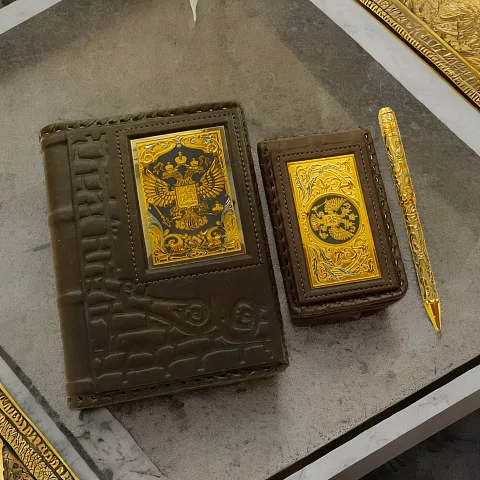 Подарочный набор «Ежедневник, кожаная визитница, ручка с гравировкой»