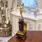 Статуэтка «Гермес» на камне — креноид и долерит в подарок — фотография 1
