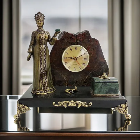 Часы «Хозяйка Медной горы» с камнями, 235×145×215 мм — необычный подарок