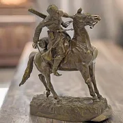 На память: Композиция «Всадник» из бронзы — фотография 1