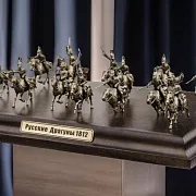 В подарок: Диорама «Русские драгуны 1812 г.» из бронзы и ясеня, 1:72 — фотография 1