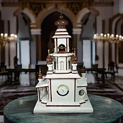 На память: Каминные часы «Церковь» из лемезита и мрамора — фотография 1