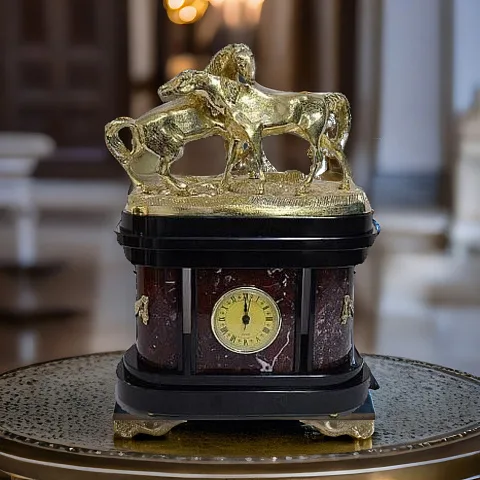 Каминные часы «Кони на воле» из креноида — необычный подарок