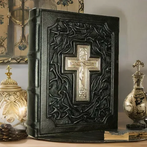 Евангелие — книга в кожаном переплёте — необычный подарок